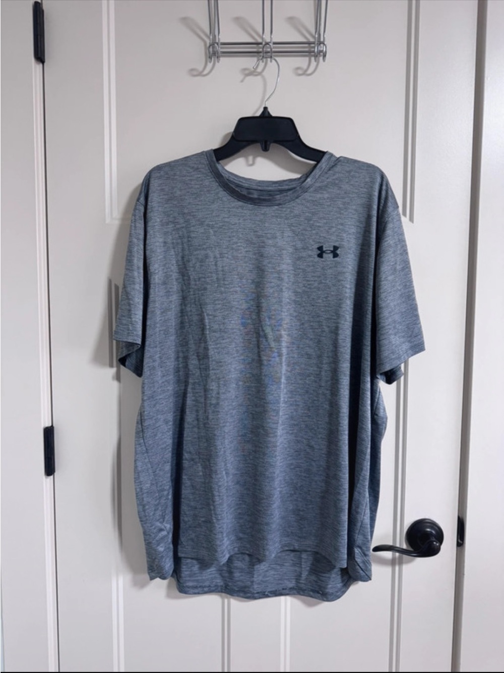 Men’s under Armour tee